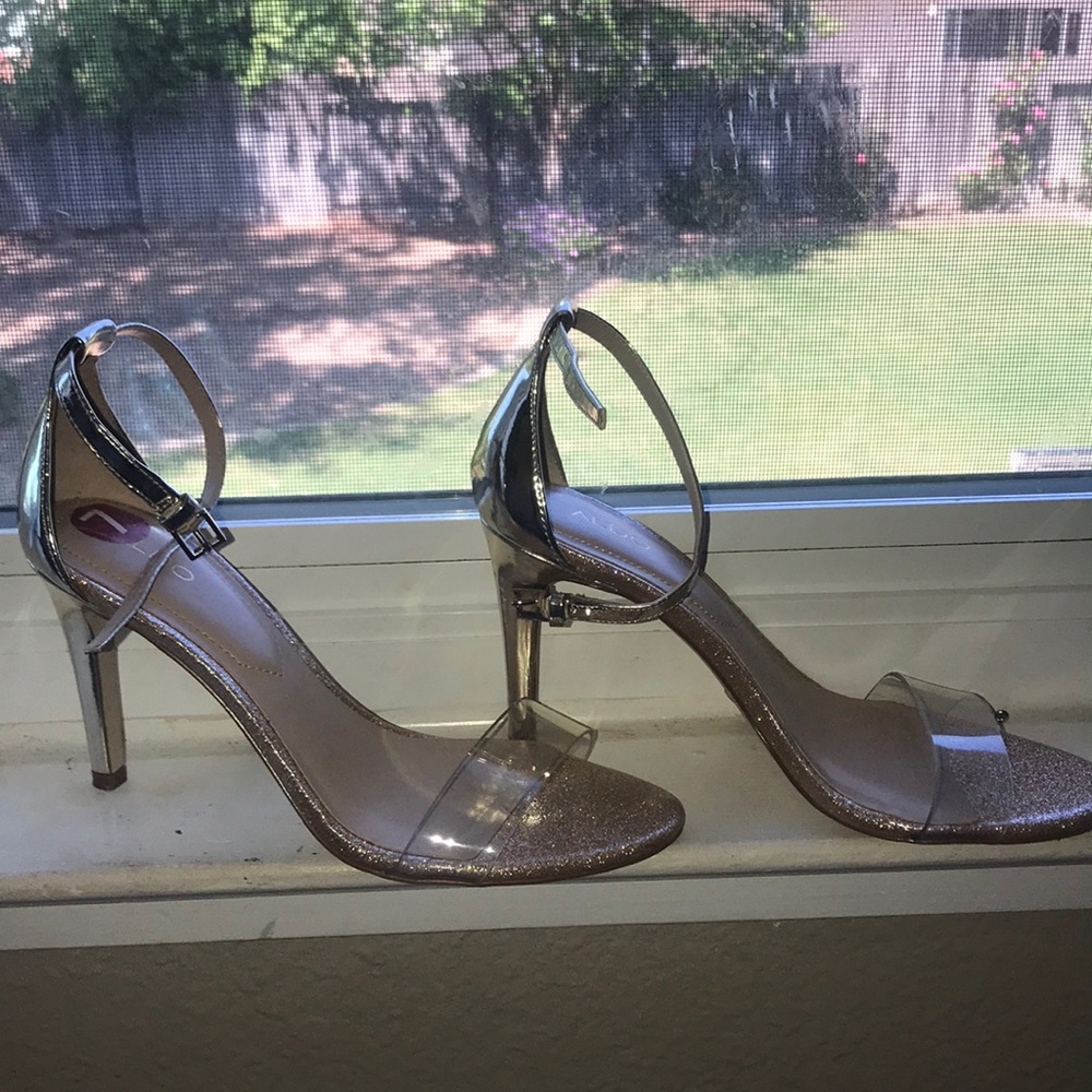 Heels - Picture 4 of 4